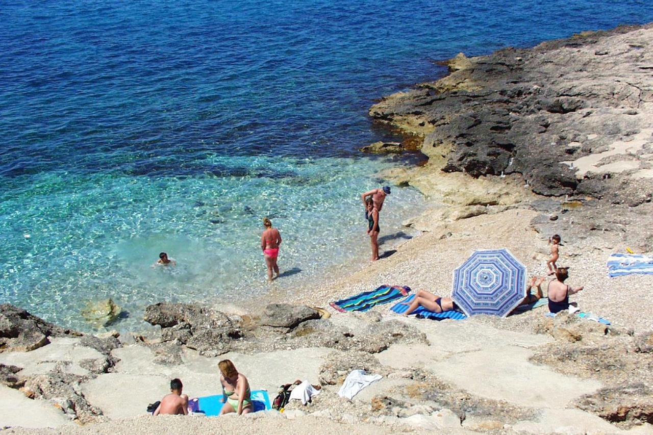 Apartments With A Parking Space Ivan Dolac, Hvar - 8753 Bagian luar foto