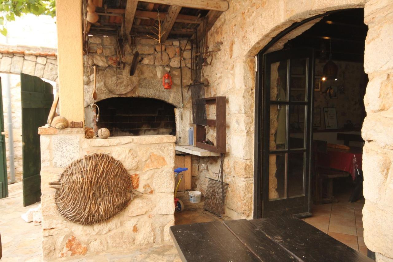Apartments With A Parking Space Ivan Dolac, Hvar - 8753 Bagian luar foto
